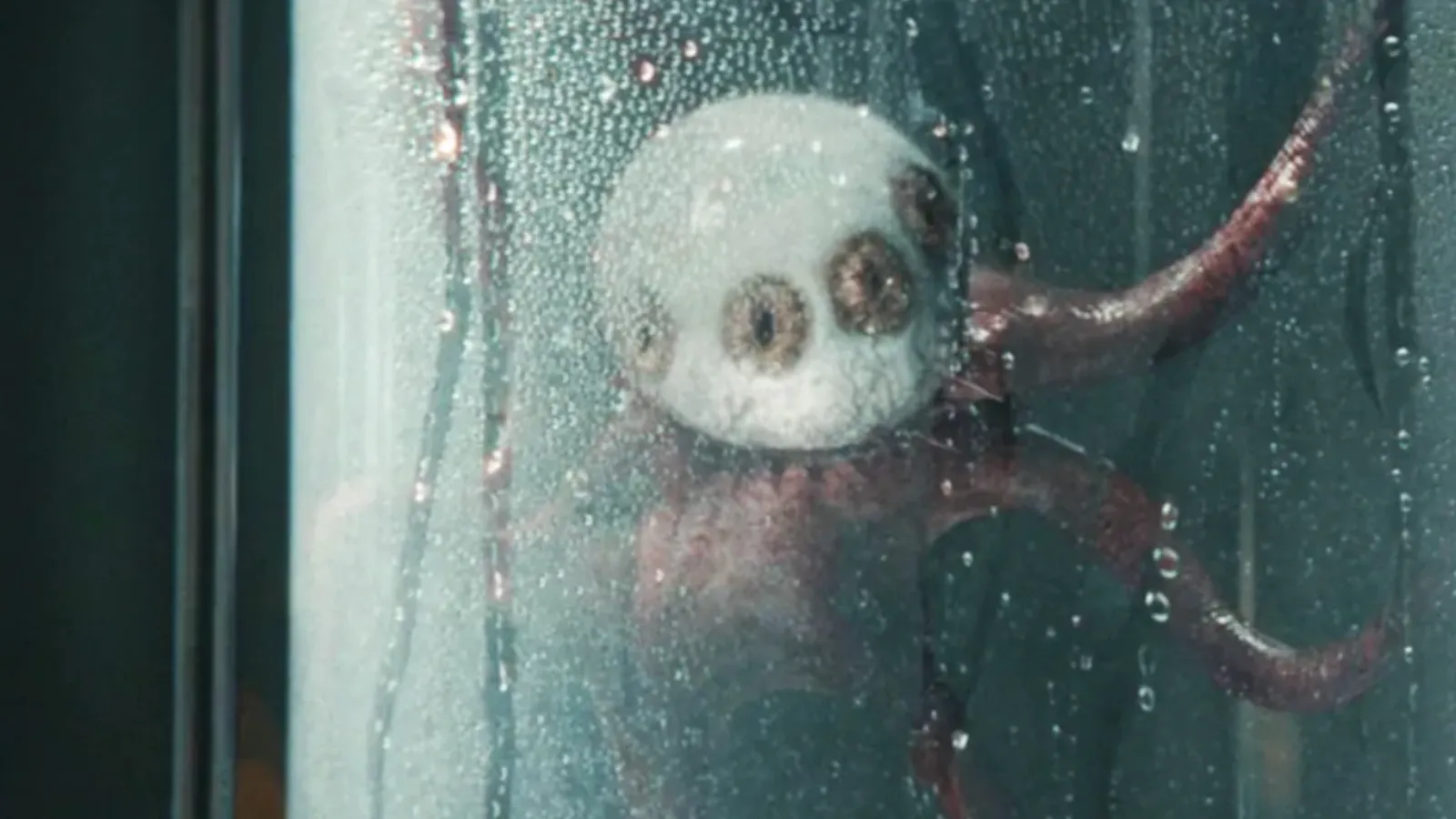 This Show's Gazing Monster Becomes More Terrifying In a New Way in This Week's Chapter